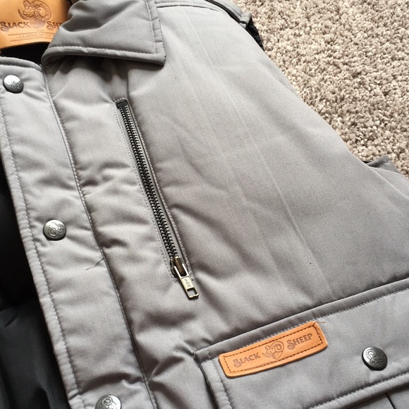 Men’s puffer vest size small - Picture 5 of 9